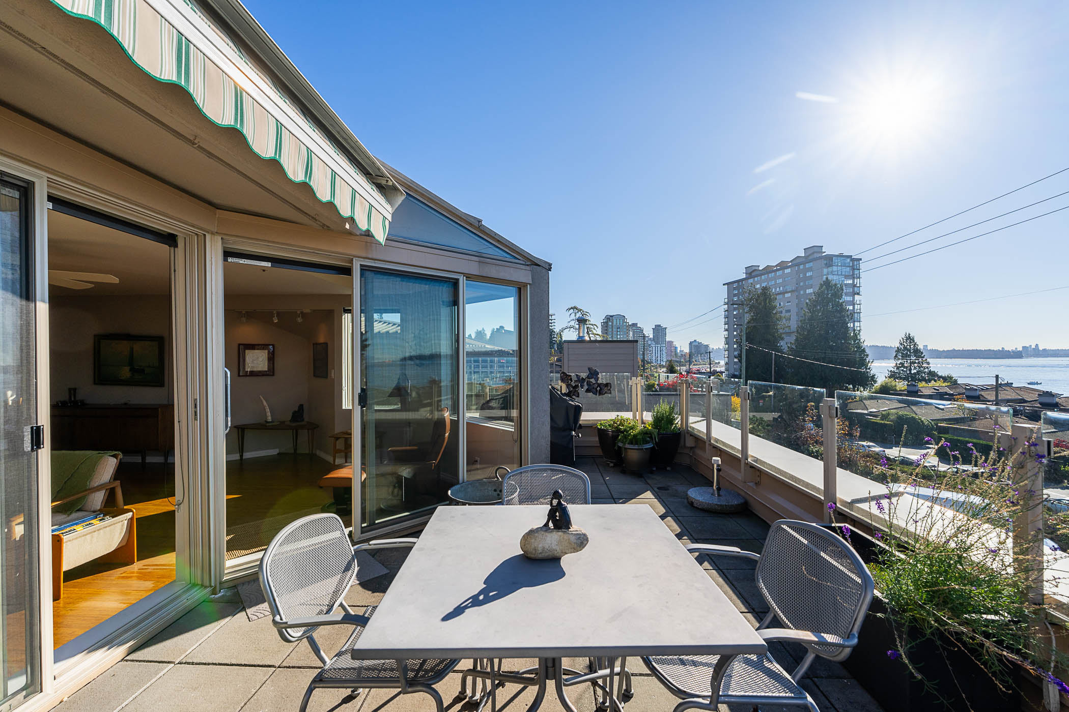 #201 - 2433 Bellevue Avenue